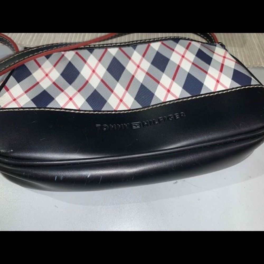 Tommy Hilfiger Small Clutch Purse - Picture 5 of 9